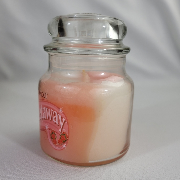 Yankee Candle Santas Getaway 13 Oz One Wick Jar Candle - Picture 5 of 11